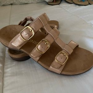 NWOT  Vionic Misa Rose Gold Slide Sandal Orthotic Arch Support Size 10